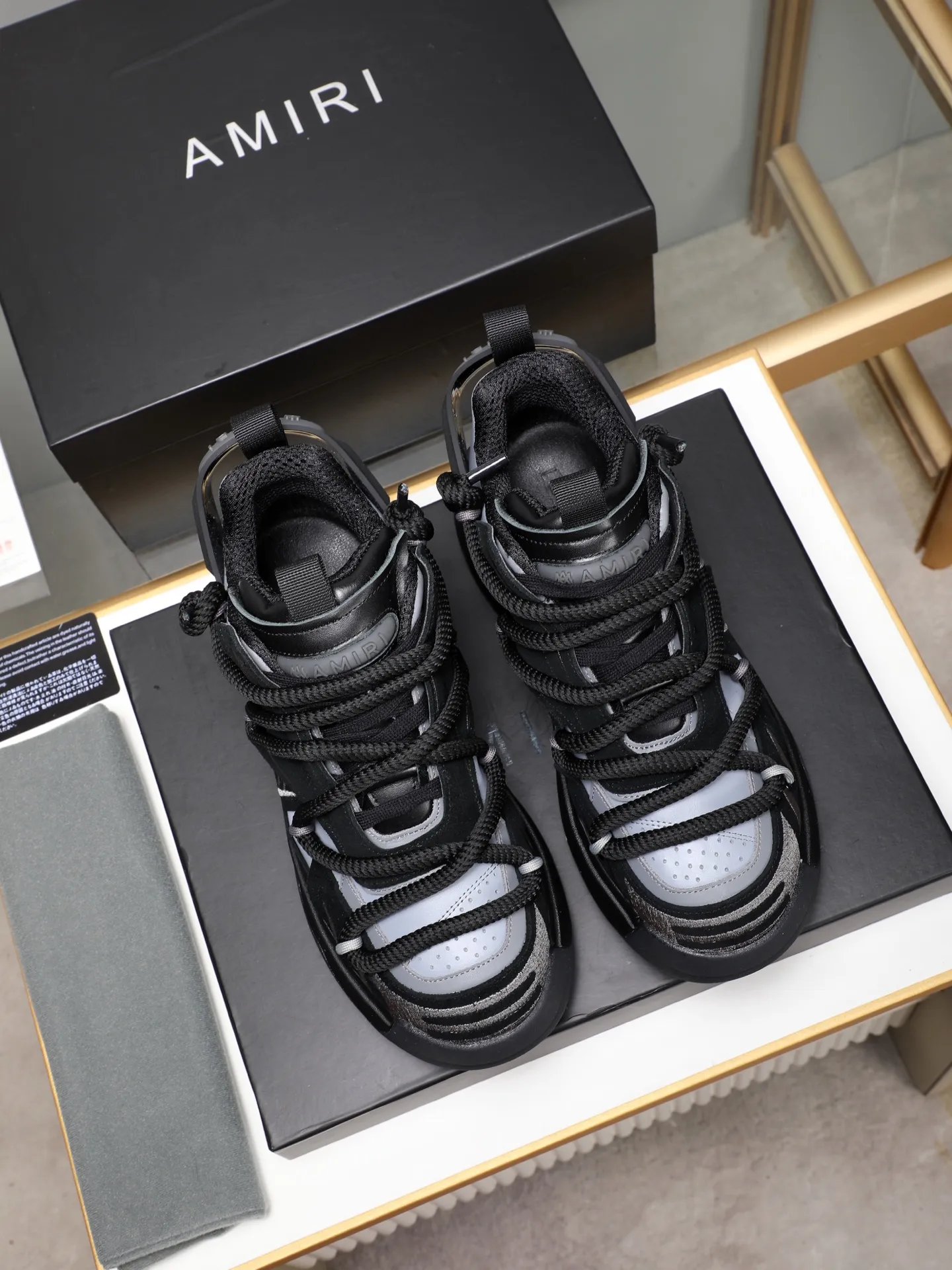 Men's men's shoes💰600 [AMIRI～AMIRI] 2025 spring and summer series new casual shoes🆕The large tongue on the upper and the cross shoe string design are very special! Made of cowhide➕multiple materials spliced➕in breathable mesh, thickened and oversized foam-resistant outsole, it will look good on whoever wears it! The appearance is responsible, the feet are retro and handsome! Size:39-44 (38, 45, 46 customized)